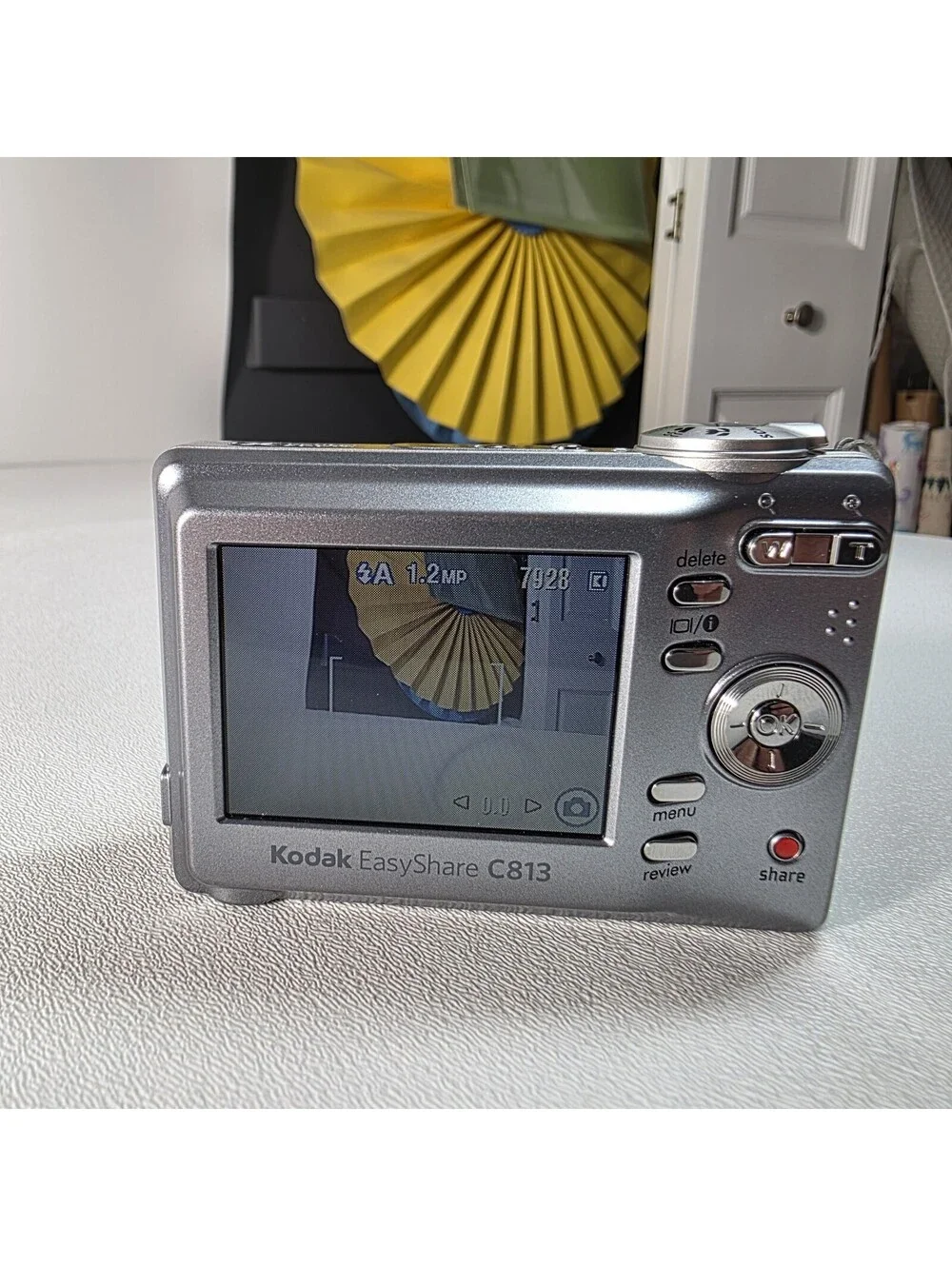 Kodak EasyShare C813 8.2MP Compact Digital Camera W/SD Card & Case